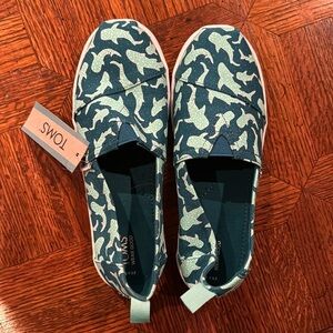 New glow in the dark whale shark Toms shoes